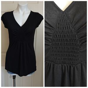 Nine West smocked center V-neck black tee sz M